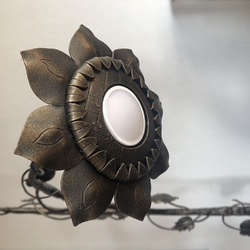 Designov stojanov lampa Slunenice navren a run vyroben v UKOVMI