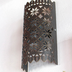 Kovan nstnn stntko s krajkovm vzorem - designov stntko pro jemn osvtlen interiru nebo exteriru