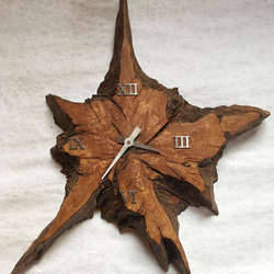 Originln hodiny z dubovho deva - kad kus je jedinen neopakovateln