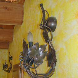 Lampe murale en fer forg - Cep de la vigne
