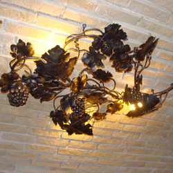 Hroznov luster - interirov zvesn svietidlo - originlny luster s prrodnm motvom ako vnimon osvetlenie vinnej pivnice...