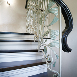 Luxusn interirov kovan zbradlie na schody s drevenm madlom - vnimon dizajn