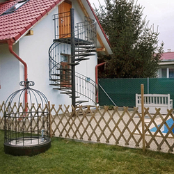 Geschmiedeter Brunnen-Dach für eine Wochenendhaus im Westen der Slowakei Geschmiedeter Brunnen-Dach für eine Wochenendhaus im Westen der Slowakei