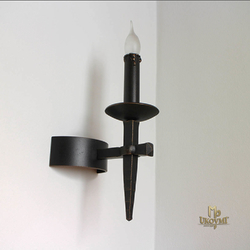 Kovaná nástěnná lampa ANTIK 1-svíčková - historické boční svítidlo vyrobené v UKOVMI Kovaná nástěnná lampa ANTIK 1-svíčková - historické boční svítidlo vyrobené v UKOVMI