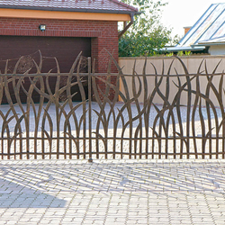 Kovaná brána inspirovaná přírodou s motivem trávy - moderní brána k rodinnému domu