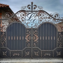 Exkluzívna kovaná brána vyrobená v ateliéri kováčskeho umenia UKOVMI
