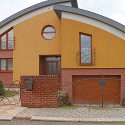 Schmiedeeiserner Zaun – geschmiedetes Tor und Pforte – modernes Design Schmiedeeiserner Zaun – geschmiedetes Tor und Pforte – modernes Design