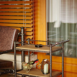 Kovaný servírovací stolek s kolečky - luxusní nábytek