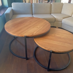 Fester geschmiedeter Tisch zusammengesetzt aus zwei Stücke – Möbel nach Maß von UKOVMI