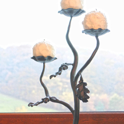 Kerzenleuchter mit Waldmotiv in beruhigendem Design – geschmiedeter Kerzenhalter von UKOVMI