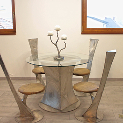 Table moderne en acier inoxydable - Le produit conçu est créé à l’atelier de la ferronnerie d’art UKOVMI en Slovaquie