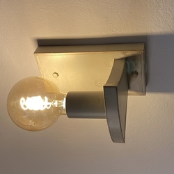 Stylová lampa v rustikálním provedení - kvalitní nástěnné svítidlo Stylová lampa v rustikálním provedení - kvalitní nástěnné svítidlo