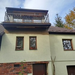 Schmiedeeisernes Geländer auf dem Balkon - CRAZY-Muster entwickelt und hergestellt von UKOVMI Schmiedeeisernes Geländer auf dem Balkon - CRAZY-Muster entwickelt und hergestellt von UKOVMI