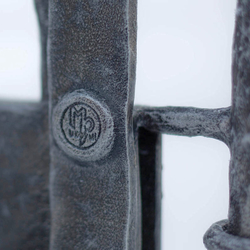 Detail zábradlia s logom UKOVMI Detail zábradlia s logom UKOVMI
