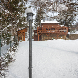 Záhradné stĺpové svietidlo KLASIK - ručne kovaná lampa do exteriéru vo vysokej kvalite - luxusné osvetlenie chalupy Záhradné stĺpové svietidlo KLASIK - ručne kovaná lampa do exteriéru vo vysokej kvalite - luxusné osvetlenie chalupy