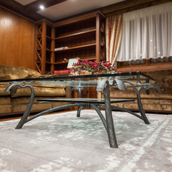 Umělecký kovaný stolek se sklem - kovaný nábytek - interiérový design