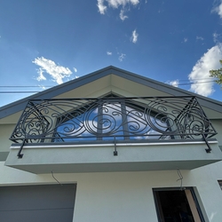 Garde-corps de balcon moderne ralis selon le design de Ing. arch. Jozef Figlr