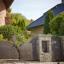 Massives, handgeschmiedetes Tor und Zaun – Luxustor und Zaun Massives, handgeschmiedetes Tor und Zaun – Luxustor und Zaun