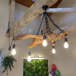 Lustre en bois de chêne avec des spirales en fer forg incorpores