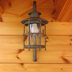 Exkluzivní kovaná lampa na boční osvětlení chalupy - exteriérové ​​svítidlo - designová lampa