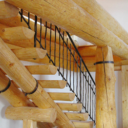 Innengeländer für die Treppe in der Hütte - Muster Oma - luxuriöse Hütte in rustikalem Stil