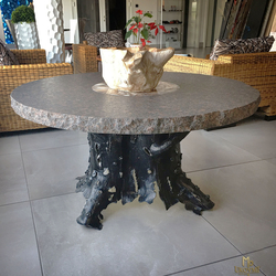 Luxusní kovaný stůl do exteriéru - umělecký stůl inspirovaný přírodou