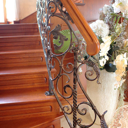 Interiérové ​​zábradlí na schody v rustikálním stylu
