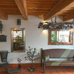 Umelecké kováčstvo UKOVMI - showroom - kovaná sedačka s kožou, zrkadlá, svietidlá, noša na drevo, doplnky... Umelecké kováčstvo UKOVMI - showroom - kovaná sedačka s kožou, zrkadlá, svietidlá, noša na drevo, doplnky...