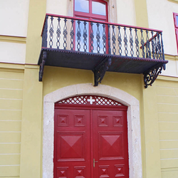 Kópia historického zábradlia na balkóne meštianskeho domu zo 16. st. Kópia historického zábradlia na balkóne meštianskeho domu zo 16. st.