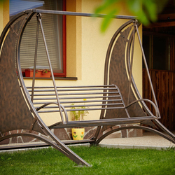 Ručne vyrobená záhradná hojdačka pre relax a pohodu - moderný záhradný nábytok Ručne vyrobená záhradná hojdačka pre relax a pohodu - moderný záhradný nábytok