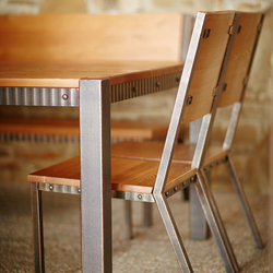Exkluzivní kované židle se stolem - kovaný nábytek se dřevem