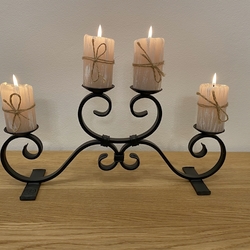 A small Advent candleholder in black with the UKOVMI seal