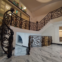 Exkluzivní kované zábradlí na schodišti - rustikální zábradlí