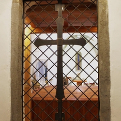 Schmiedeeisernes Gitter – Kirche in ?ubica Schmiedeeisernes Gitter – Kirche in ?ubica
