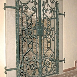 Historisches schmiedeeisernes Gitter Historisches schmiedeeisernes Gitter