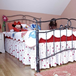 Kovaná postel v dětském pokoji - romantický kovaný nábytek