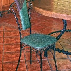 Luxusní kůže na kované židli - luxusní židle v historickém provedení