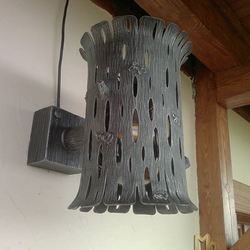 Kované tienidlo na lampu - kôra stromu - exteriérová lampa na stenu - jedinečné osvetlenie budov, altánkov...