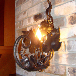 Bočná kovaná lampa do vínnej pivnice - luxusná nástenná lampa - interiérové svietidlo v tvare viniča Bočná kovaná lampa do vínnej pivnice - luxusná nástenná lampa - interiérové svietidlo v tvare viniča