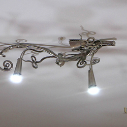 Nerezový šperk jako světlo - luxusní lustr - výjimečné svítidlo tvořené ručně pro interiér v moderním stylu