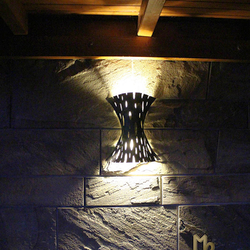 Kované tienidlo na lampu - exteriérová lampa Kôra - luxusné svetlá do altánkov, na terasu, osvetlenie garáží Kované tienidlo na lampu - exteriérová lampa Kôra - luxusné svetlá do altánkov, na terasu, osvetlenie garáží