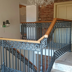 Motif antique sur un garde-corps d'escalier d'intrieur dans une maison familial.