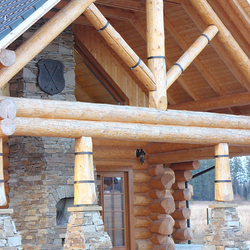 Accessoires en fer forg dans un chalet