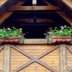 Kovaný držák na květiny - Babička - ohrádka ve vintage stylu na balkoně chaloupky