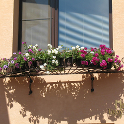 Schmiedeeiserner bogenförmiger Blumentopfhalter Schmiedeeiserner bogenförmiger Blumentopfhalter