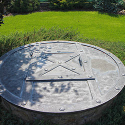 Schmiedeeiserner Brunnendeckel Schmiedeeiserner Brunnendeckel