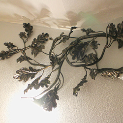 Kovaná boční lampa - interiérová lampa vykovaná jako dubový větev - exkluzivní nástěnné svítidlo