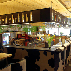 Moderná kovová barová rampa - hotel Srdiečko Moderná kovová barová rampa - hotel Srdiečko