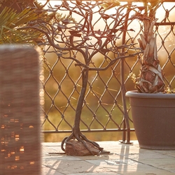 Chandelier en fer forg sur la terrasse