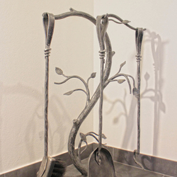 Designové krbové nářadí - ručně vykované v ateliéru kovářského umění UKOVMI